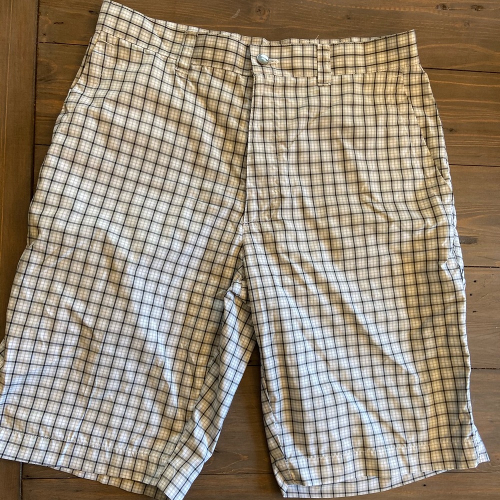 Men’s Callaway golf shorts (size 30)